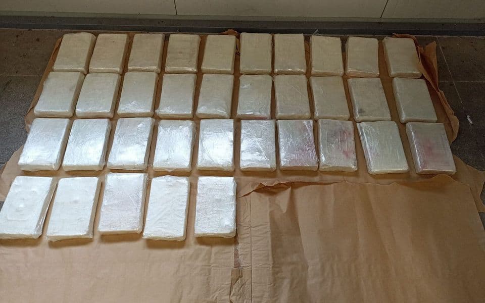 Zaplijenjeno 37 kilograma kokaina na Debelom brijegu, uhapšen državljanin Albanije